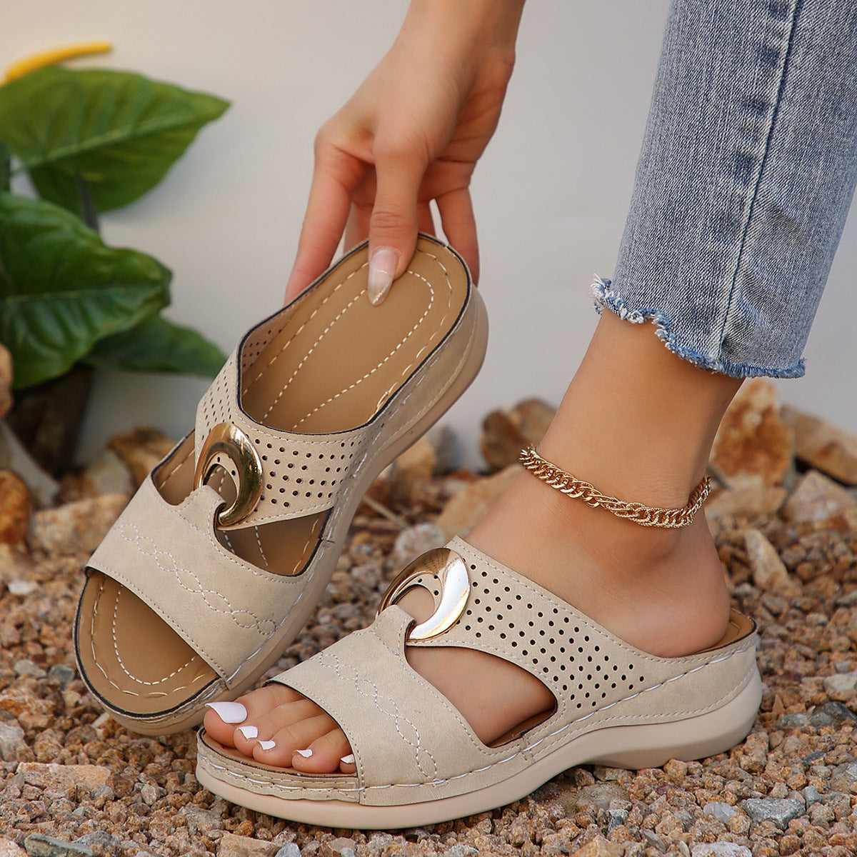Chunky-soled perforated slippers