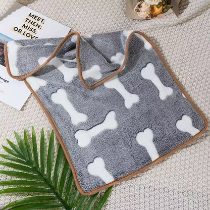 Manufacturer's Ready-Made Cat and Dog Mats, Blankets, Flannel Blankets, Four-Season Blankets, Pet Comfort and Warmth, Autumn and Winter Coral Velvet