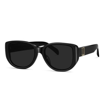 Cat-eye sunglasses woman