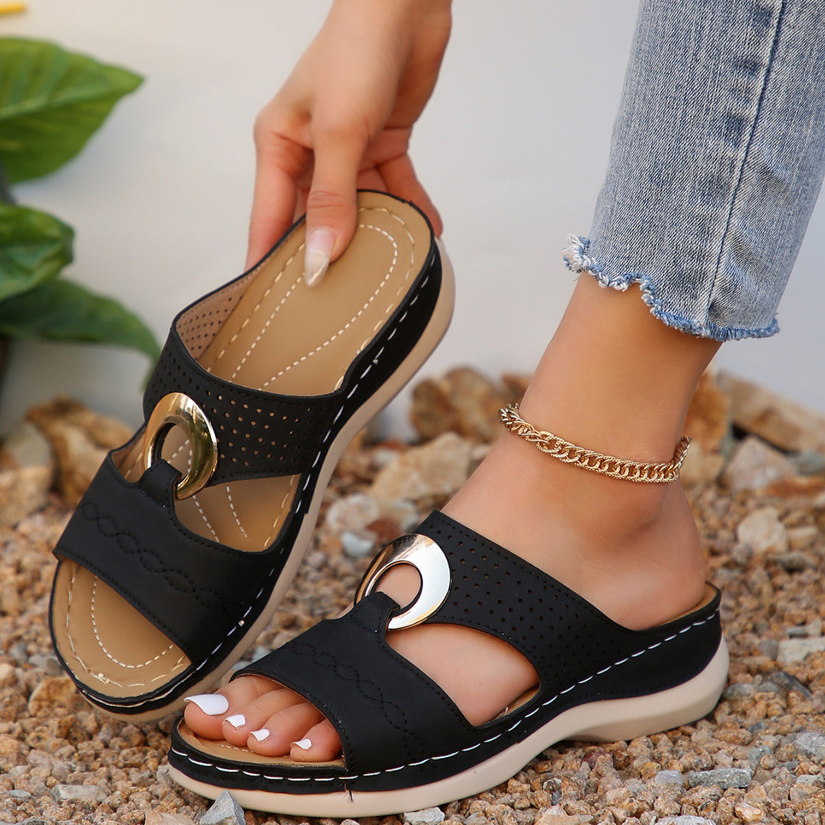 Chunky-soled perforated slippers
