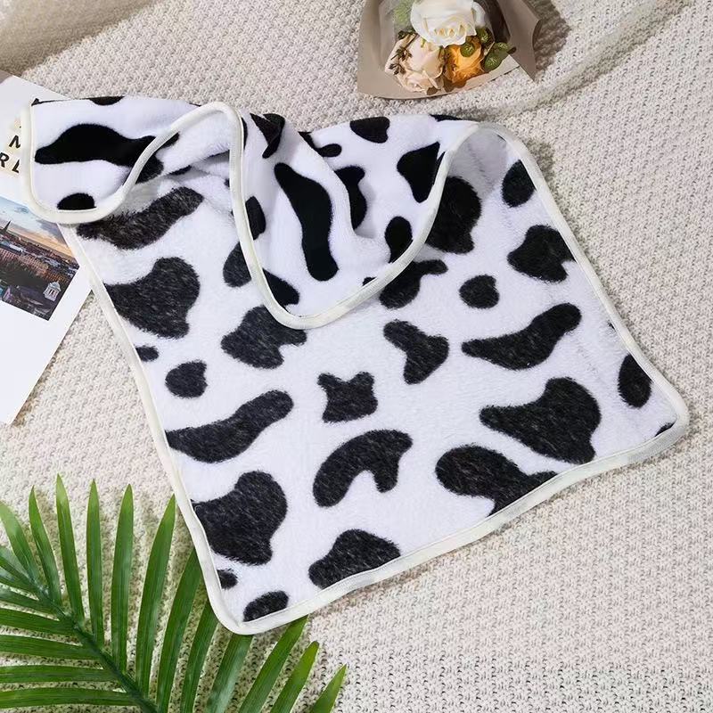 Manufacturer's Ready-Made Cat and Dog Mats, Blankets, Flannel Blankets, Four-Season Blankets, Pet Comfort and Warmth, Autumn and Winter Coral Velvet