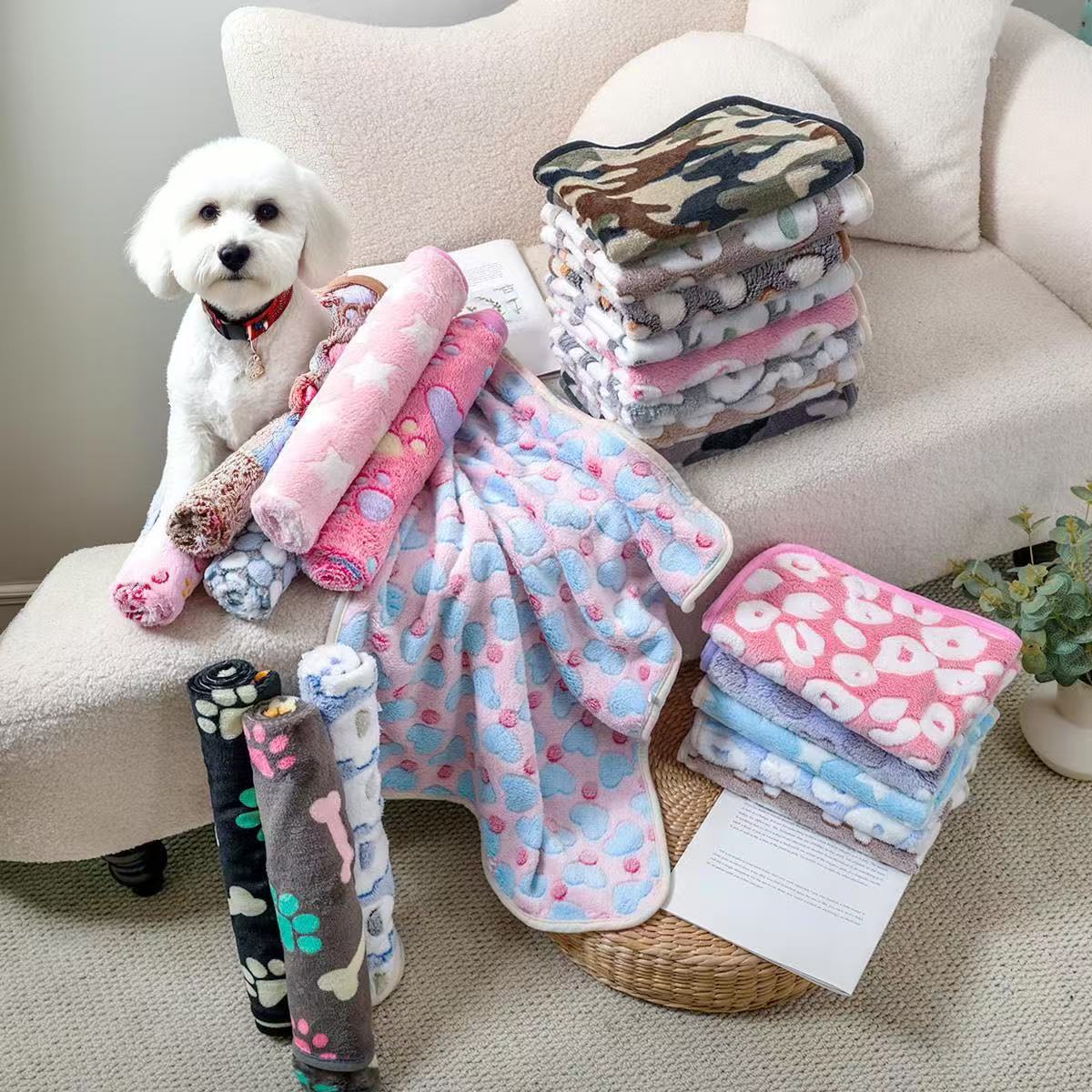 Manufacturer's Ready-Made Cat and Dog Mats, Blankets, Flannel Blankets, Four-Season Blankets, Pet Comfort and Warmth, Autumn and Winter Coral Velvet