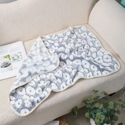 Manufacturer's Ready-Made Cat and Dog Mats, Blankets, Flannel Blankets, Four-Season Blankets, Pet Comfort and Warmth, Autumn and Winter Coral Velvet