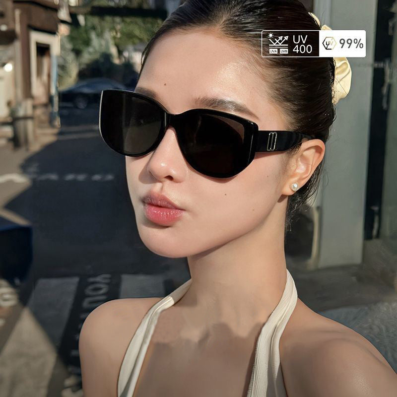 Cat-eye sunglasses woman