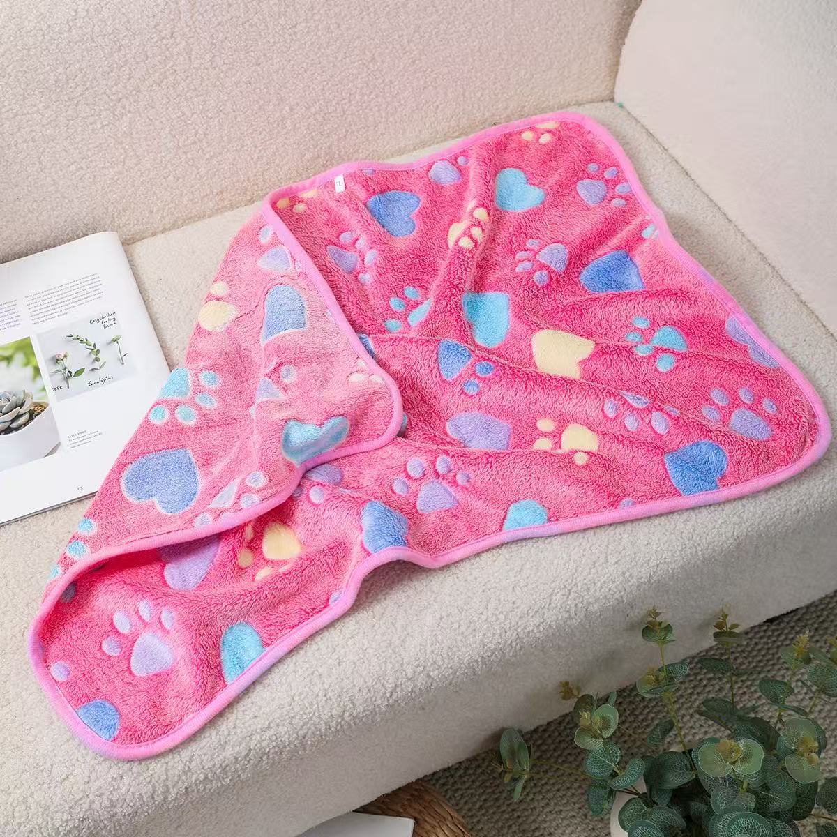 Manufacturer's Ready-Made Cat and Dog Mats, Blankets, Flannel Blankets, Four-Season Blankets, Pet Comfort and Warmth, Autumn and Winter Coral Velvet